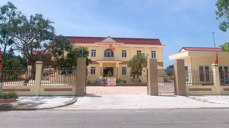 Hai Duong: Dinh chi PGD Trung tam, dieu tra vi pham loi song