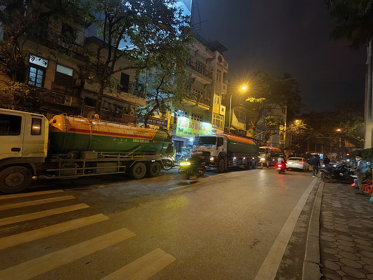 Bun, dat su co metro Ha Noi tiep tuc phun tran vao nha dan-Hinh-7