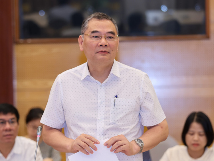 Nguyên Kế toán trưởng Công ty AIC Đỗ Văn Sơn đã về đầu thú Nguyen Ke toan truong Cong ty AIC Do Van Son da ve dau thu