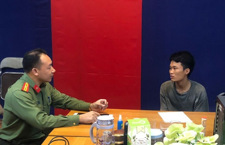 Trieu tap 4 nguoi dang tin gia “46 nguoi quan he voi co gai nhiem HIV”