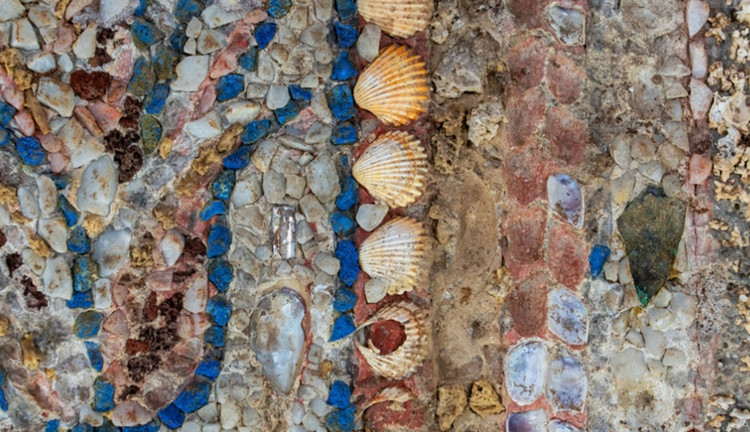 Kham pha nha co, phat hien “bau vat” 2.300 tuoi dep lim tim-Hinh-4