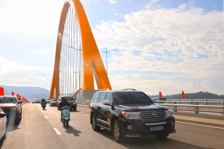 Chiem nguong cay cau 1.700 ty noi doi bo vinh Cua Luc Quang Ninh-Hinh-3