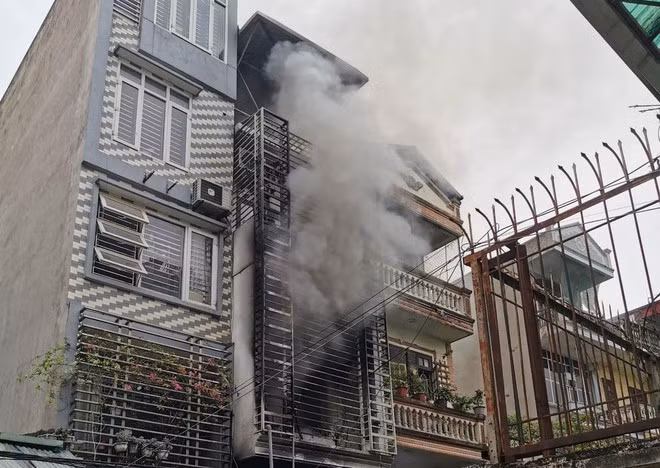 Hà Nội: 4 người thiệt mạng trong vụ cháy nhà dân quận Hà Đông Ha Noi: 4 nguoi thiet mang trong vu chay nha dan quan Ha Dong