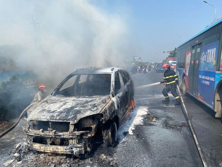 Hien tuong chay xe o to, xe may: Bo Cong an khuyen cao