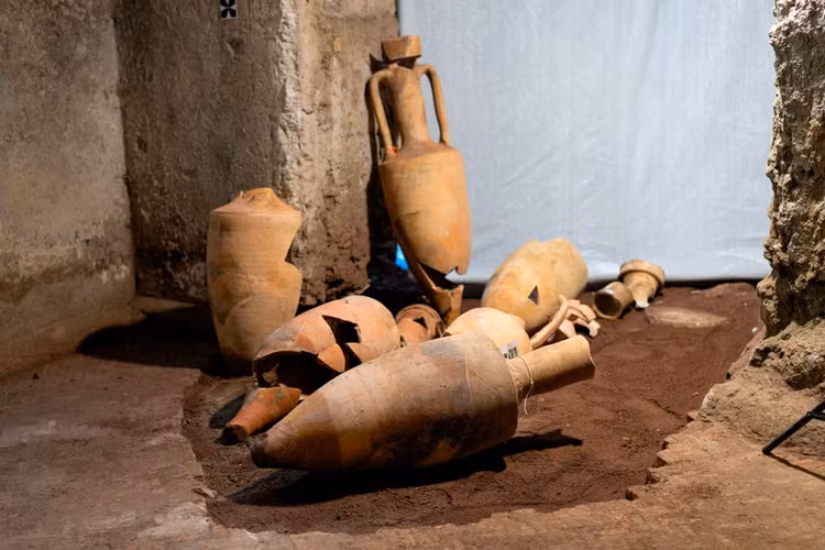 Kho bau khung duoc tim thay trong cac cong trinh kien truc co-Hinh-7