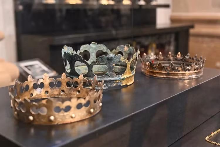 Kho bau khung duoc tim thay trong cac cong trinh kien truc co-Hinh-3