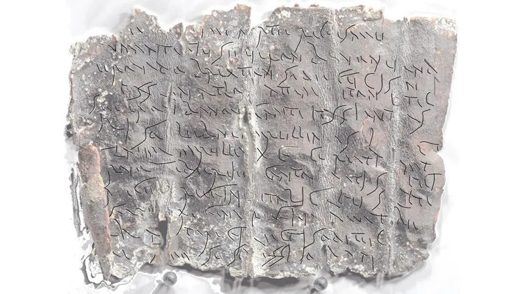 Mo mo co La Ma, giat minh phat hien tam bia 'nguyen rua'-Hinh-3