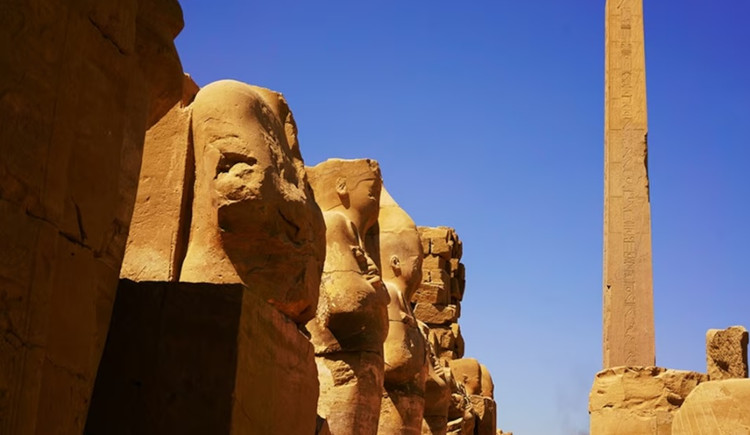 Tận mục kho báu khủng bên trong đền thờ Nữ hoàng Ai Cập - Hình 6 Tan muc kho bau khung ben trong den tho Nu hoang Ai Cap-Hinh-6