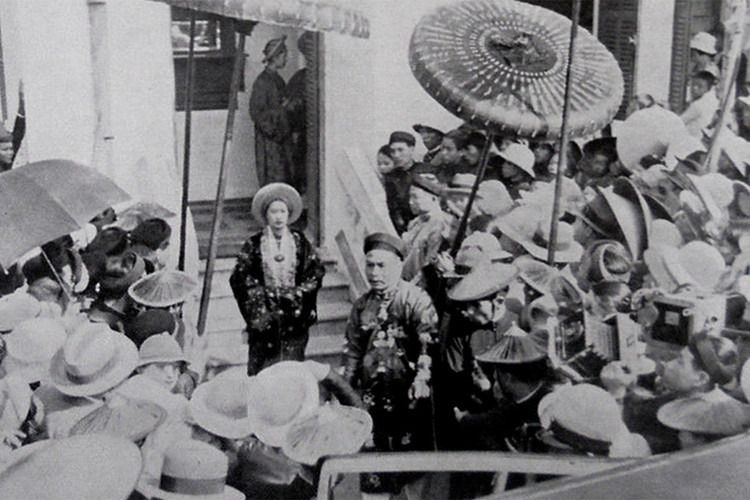 Nhan sac cuc pham cua Nam Phuong hoang hau khien Bao Dai si me-Hinh-4