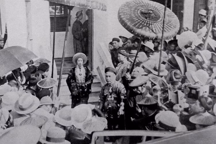 Nhan sac cuc pham cua Nam Phuong hoang hau khien Bao Dai si me-Hinh-4