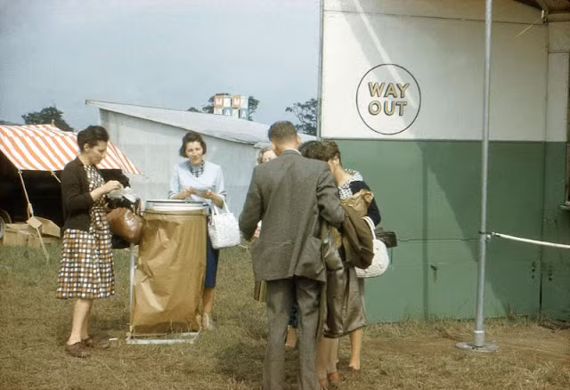 Anh mau sieu hiem ve cuoc song nguoi dan nuoc Anh nhung nam 1960-Hinh-3