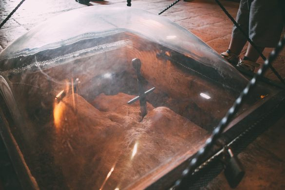 Bi an tram nam “thanh guom trong da” noi tieng thoi Trung co-Hinh-6