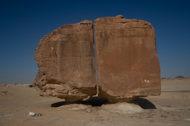 Những khối đá bí ẩn nhất hành tinh: Có khối 1.000 năm không đổ! - Hình 6 Nhung khoi da bi an nhat hanh tinh: Co khoi 1.000 nam khong do!-Hinh-6