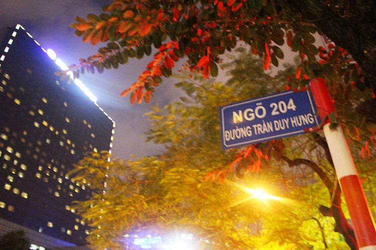 Giai đoạn 1: Thực hiện thí điểm thu phí theo điểm (theo vị trí) nhằm giảm lưu lượng xe ô tô từ xa, từ đó giảm tình trạng ùn ứ giao thông trên một số trục chính. Các vị trí thu phí theo điểm bố trí gồm: Đường Trần Duy Hưng... Giai đoạn 1: Thực hiện thí điểm thu phí theo điểm (theo vị trí) nhằm giảm lưu lượng xe ô tô từ xa, từ đó giảm tình trạng ùn ứ giao thông trên một số trục chính. Các vị trí thu phí theo điểm bố trí gồm: Đường Trần Duy Hưng...