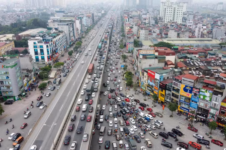 Sang giai đoạn 2 (từ năm 2026 - 2030), Hà Nội sẽ mở rộng vùng thu phí ô tô phía bờ Nam sông Hồng. Cụ thể, khu vực thu phí mở rộng có ranh giới giới hạn bởi các đường Vành đai 3 - Cầu Thanh Trì - Pháp Vân - Mai Dịch - Phạm Văn Đồng - Cầu Thăng Long - Âu Cơ - Nghi Tàm - Yên Phụ - Trần Nhật Duật - Vành đai 3.