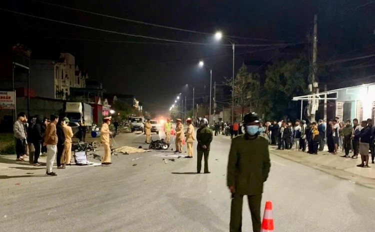 Hải Dương: 2 vụ TNGT nghiêm trọng, 4 người tử vong - Hình 3 Hai Duong: 2 vu TNGT nghiem trong, 4 nguoi tu vong-Hinh-3