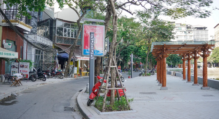 Pho di bo ho Ngoc Khanh thua thot, dau tu xay dung phu hop?