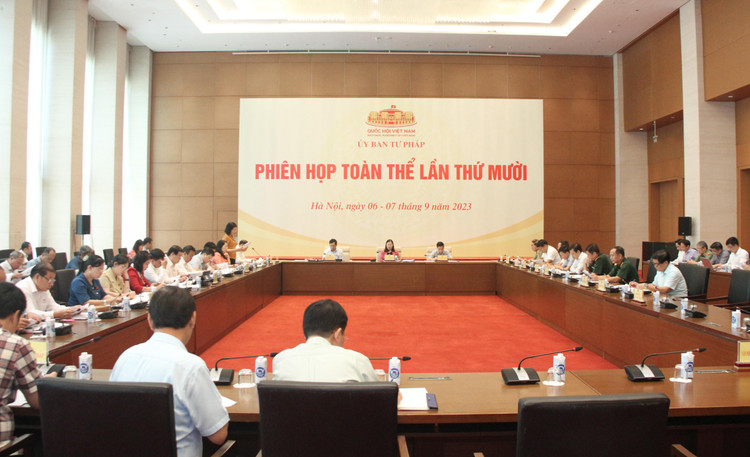 Phiên họp toàn thể của Ủy ban Tư pháp