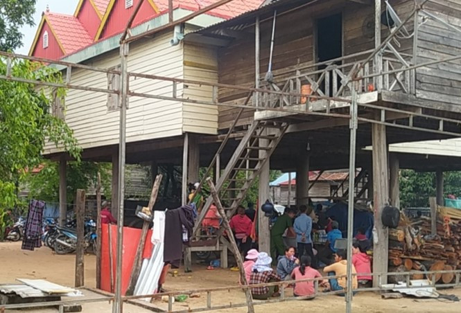 Gia Lai: Sua bom bi dien giat, 3 nguoi trong mot gia dinh tu vong