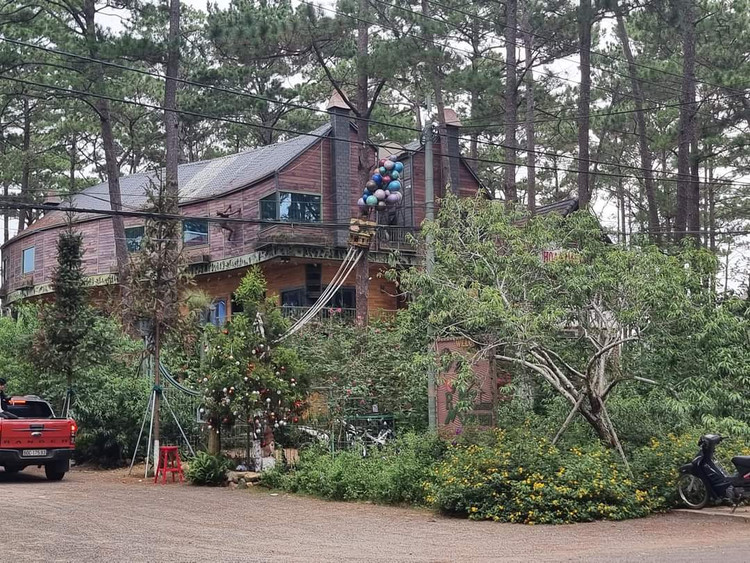 Dip 30/ 4-1/5, du khach do ve Mang Den ngam ”Dai lo hoang hon”-Hinh-3