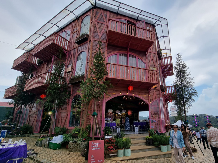 Dip 30/ 4-1/5, du khach do ve Mang Den ngam ”Dai lo hoang hon”-Hinh-4