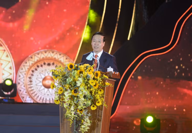 Thuong truc Ban Bi thu du le ky niem 110 nam thanh lap tinh Kon Tum