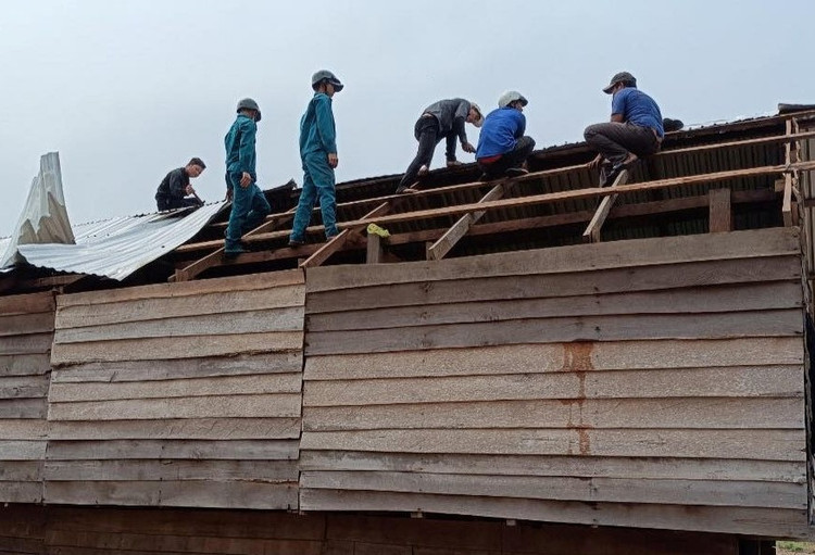 Gia Lai: Gio loc khien hon 100 ngoi nha toc mai, nhieu nguoi bi thuong-Hinh-2