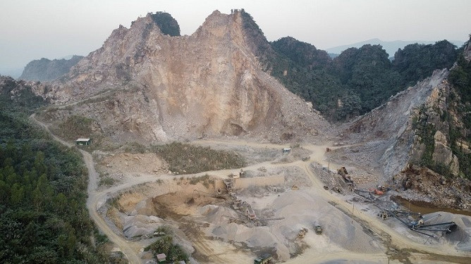 Biết gì về Xây dựng Minh Tuấn khai thác khoáng sản vượt phép? Biet gi ve Xay dung Minh Tuan khai thac khoang san vuot phep?