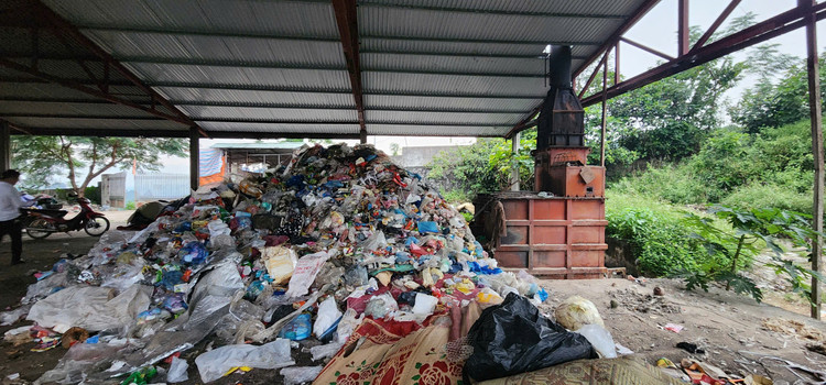 Hoa Binh: Can canh bai rac tren nui ri nuoc thai o nhiem moi truong-Hinh-6