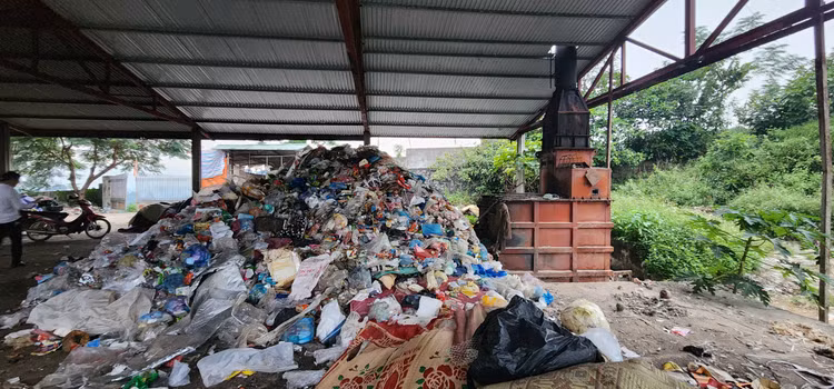 Hoa Binh: Can canh bai rac tren nui ri nuoc thai o nhiem moi truong-Hinh-6