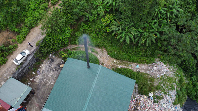 Hoa Binh: Can canh bai rac tren nui ri nuoc thai o nhiem moi truong-Hinh-8