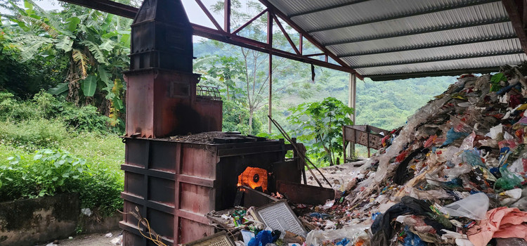 Hoa Binh: Can canh bai rac tren nui ri nuoc thai o nhiem moi truong-Hinh-7