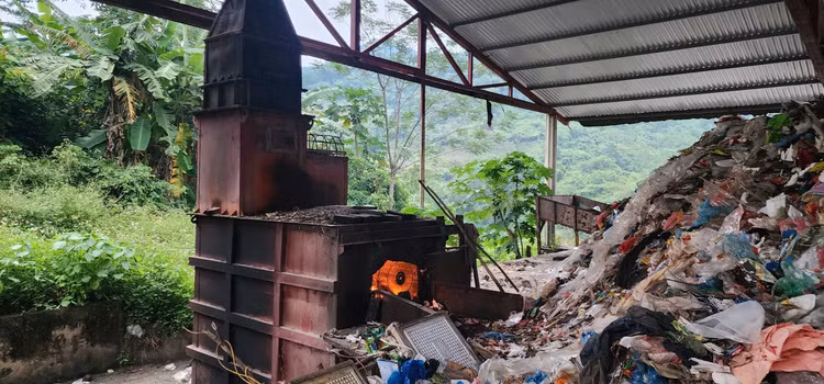 Hoa Binh: Can canh bai rac tren nui ri nuoc thai o nhiem moi truong-Hinh-7