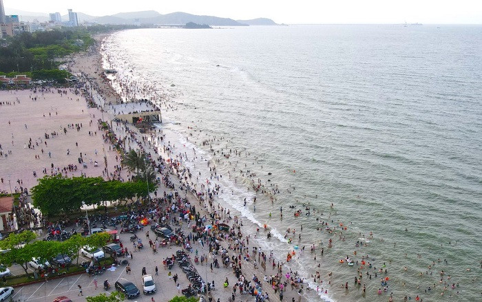 Bien Cua Lo hut khach dip le-Hinh-3