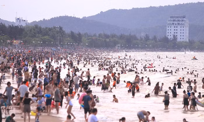 Bien Cua Lo hut khach dip le-Hinh-2