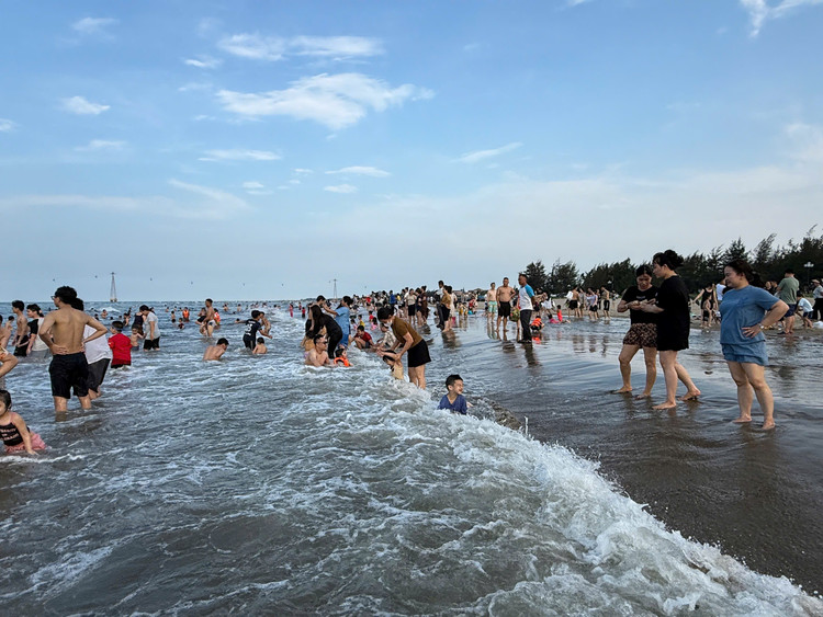 Bien Cua Lo hut khach dip le-Hinh-4