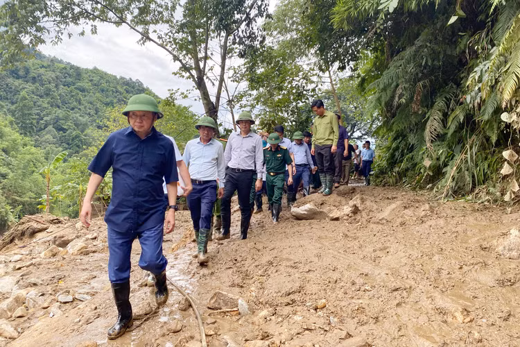 Lu quet, sat lo o Lao Cai: Hon 300 nguoi dang tim kiem nguoi mat tich-Hinh-2