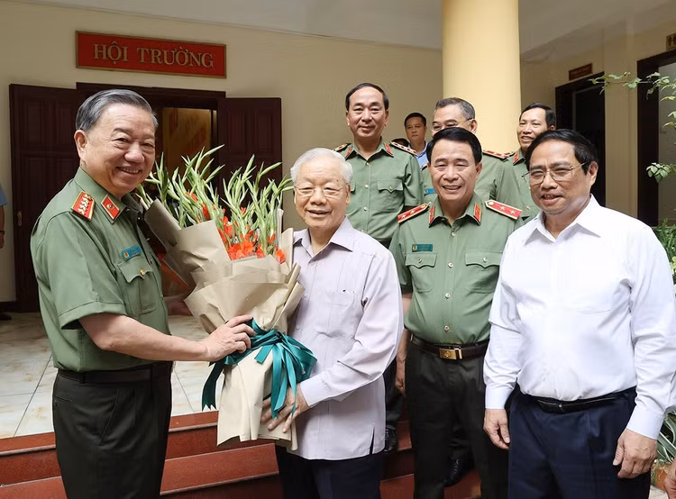 Mot so hinh anh noi bat cua Dong chi Tong Bi thu Nguyen Phu Trong-Hinh-12