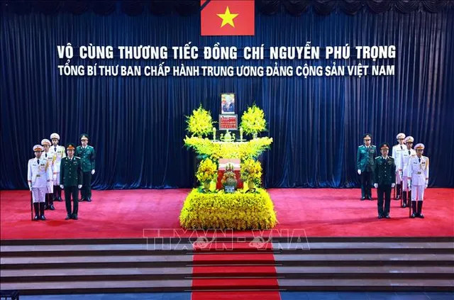 Dòng người nối dài các phố vào viếng Tổng Bí thư Nguyễn Phú Trọng ảnh 134