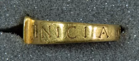 Bi an chiec nhan vang mang loi nguyen nghiet nga-Hinh-6