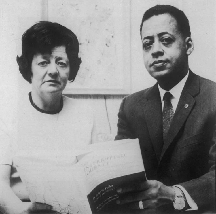 Chuyen ly ky ve cap vo chong bi nguoi ngoai hanh tinh bat coc-Hinh-6