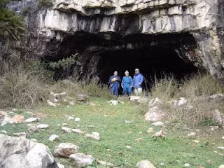 Bat ngo tim thay “kho bau” vo gia trong hang dong bi ngap nuoc-Hinh-10