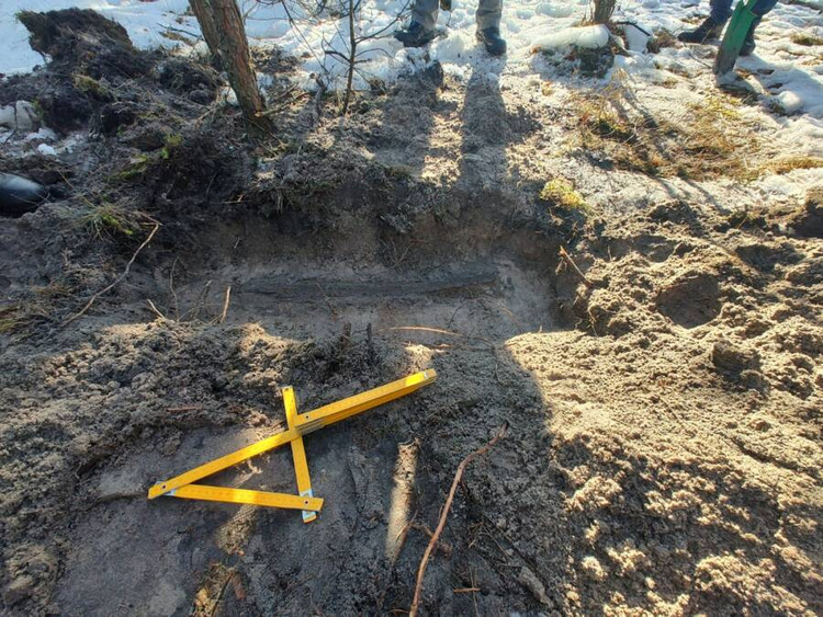 Thanh kiem La Ma 2.000 tuoi bat ngo tim thay o Ba Lan-Hinh-5