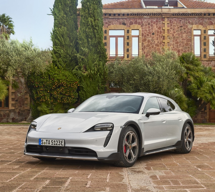 Porsche ra mắt xe điện gầm cao Taycan Cross Turismo ảnh 7 Porsche cung cấp cho xe bộ mâm đặc biệt với thiết kế mới đẹp mắt, kích thước 20 inch ở bánh trước và 21 inch ở bánh sau.