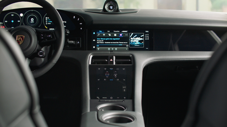 Porsche ra mắt xe điện gầm cao Taycan Cross Turismo ảnh 11 Porsche mang đến cho bản Taycan gầm cao chế độ lái Gravel mới. Chế độ này sẽ nâng gầm của xe cao hết mức và điều chỉnh lại khả năng cân bằng cũng như kiểm soát mô-men đến các bánh xe tốt hơn giúp Taycan Cross Turismo hoạt động tốt hơn trên đường off-road.