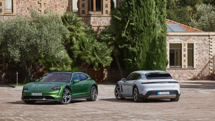 Porsche ra mắt xe điện gầm cao Taycan Cross Turismo ảnh 1 Được gọi là Porsche Taycan Cross Turismo, phiên bản thực dụng gầm cao được xây dựng từ concept Mission E Cross Turismo ra mắt vào năm 2018. Porsche sẽ ra mắt cùng lúc bốn phiên bản của mẫu xe này gồm Taycan Cross Turismo 4, 4S cùng hai bản hiệu năng cao Taycan Cross Turismo Turbo và Turbo S.