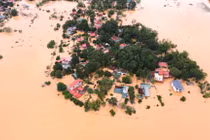 Sông Bưởi vượt đỉnh lũ lịch sử, nguy cơ vỡ đê tại Thanh Hóa