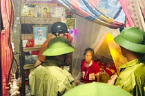 Bão số 10 gây sập nhà, 4 người ở Thanh Hoá kịp thời thoát nạn