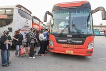 Giá xăng dầu tăng đẩy giá vé vận tải hành khách lên cao