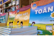 Giao Chính phủ quy định lộ trình miễn phí sách giáo khoa